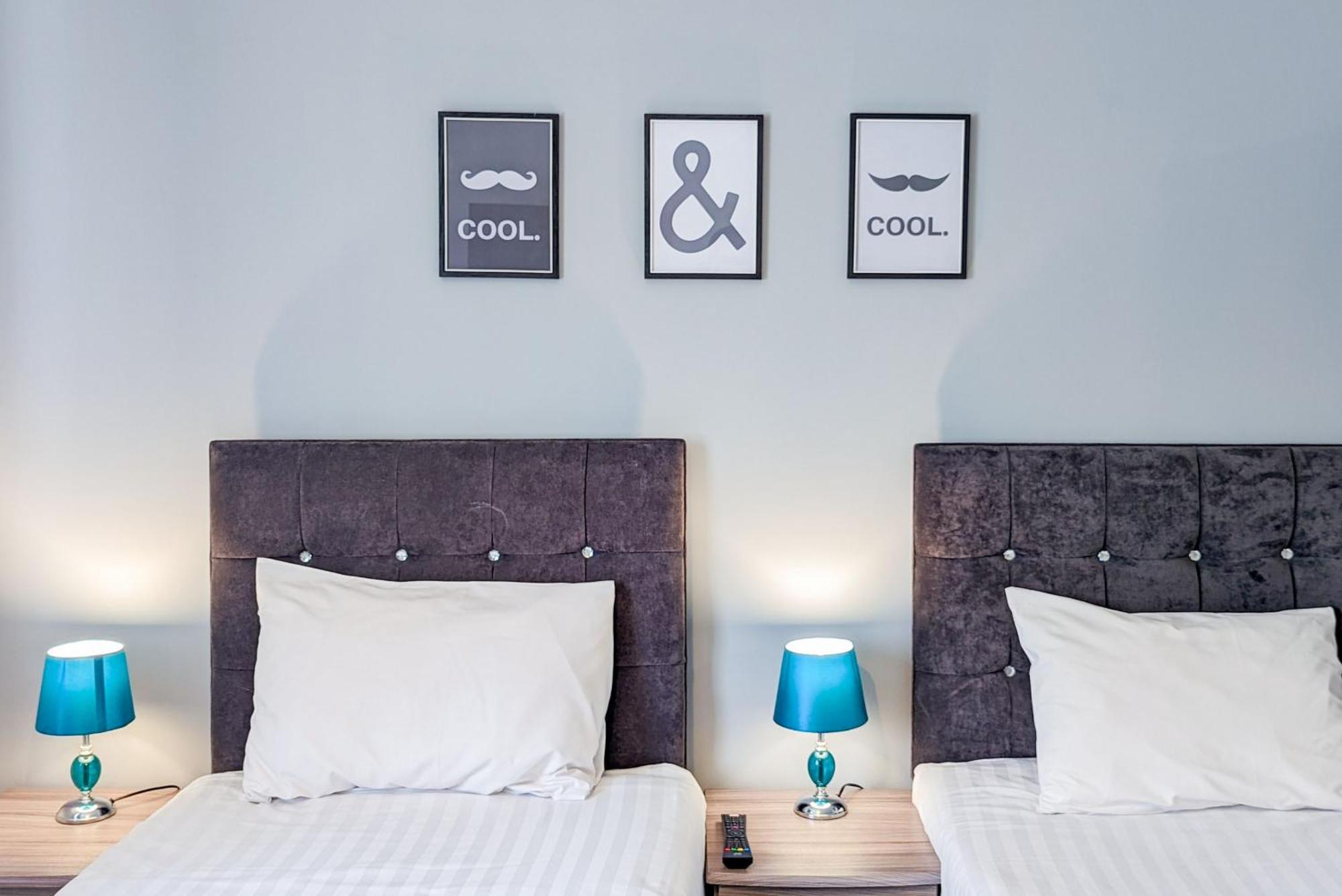 5-Bedroom Contractor House With 10 Beds Free Parking And Free Wifi - Outfield Homes By Your Lettings Short Lets & Serviced Accommodation Peterborough Zewnętrze zdjęcie