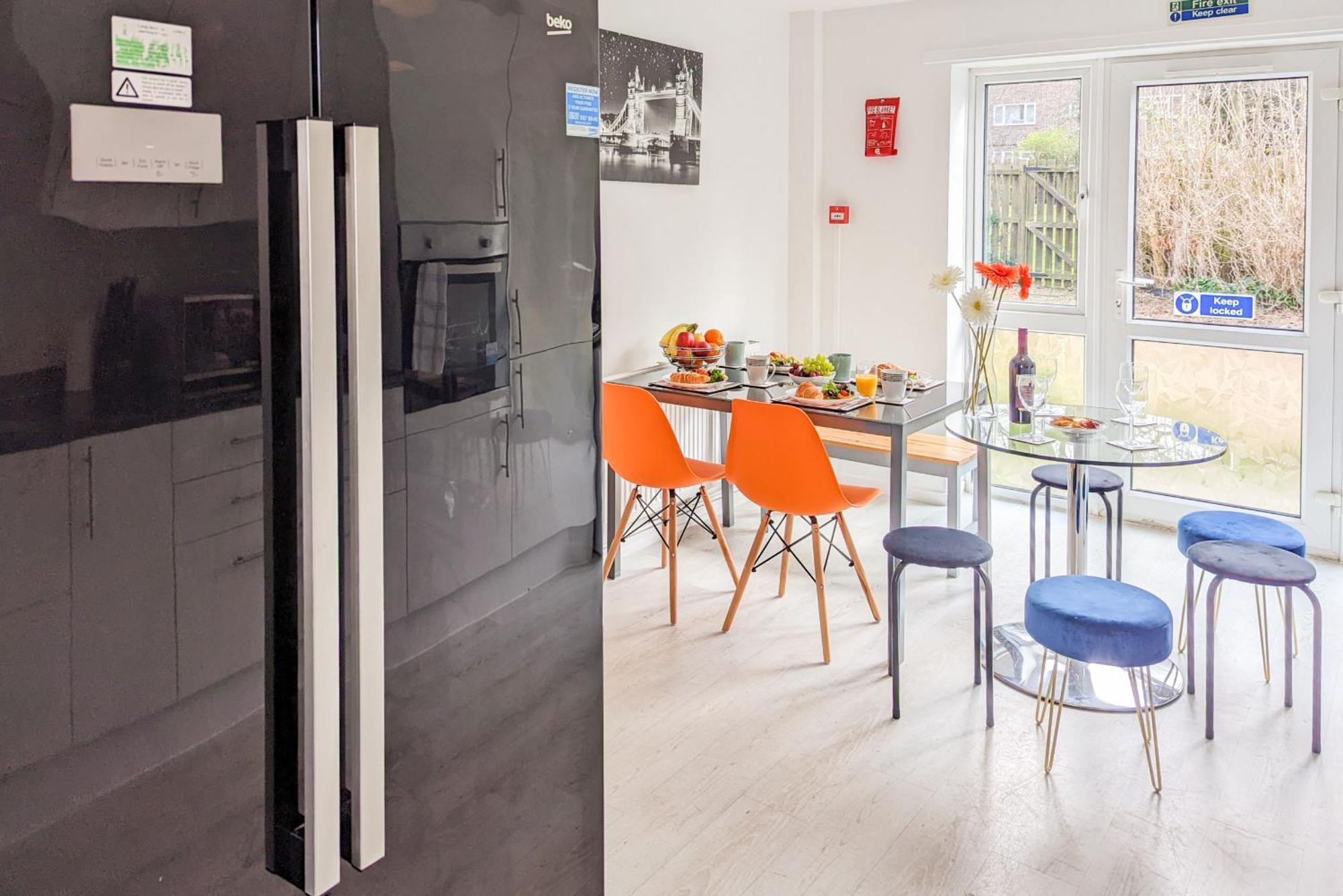 5-Bedroom Contractor House With 10 Beds Free Parking And Free Wifi - Outfield Homes By Your Lettings Short Lets & Serviced Accommodation Peterborough Zewnętrze zdjęcie